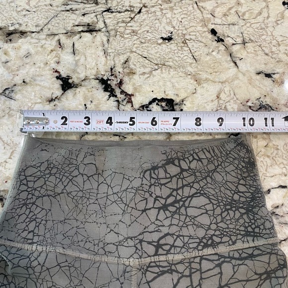 Lululemon Wunder Train High-Rise Short 8" Thread Dye Rover Black - Picture 8 of 9